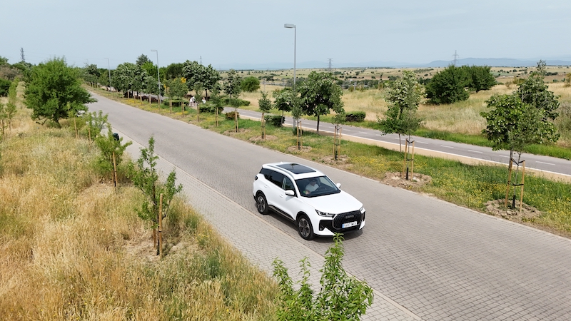 Ebro-Dron-lateral EBRO S700 Luxury 147 CV, el regreso de una leyenda con ADN europeo