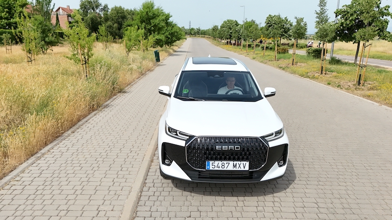 Ebro-dron-frontal EBRO S700 Luxury 147 CV, el regreso de una leyenda con ADN europeo