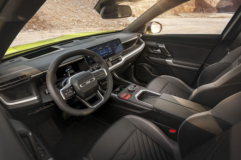 Jeep-Compass-interior El nuevo Jeep® Compass, un salto adelante en capacidad, eficiencia y tecnología avanzada