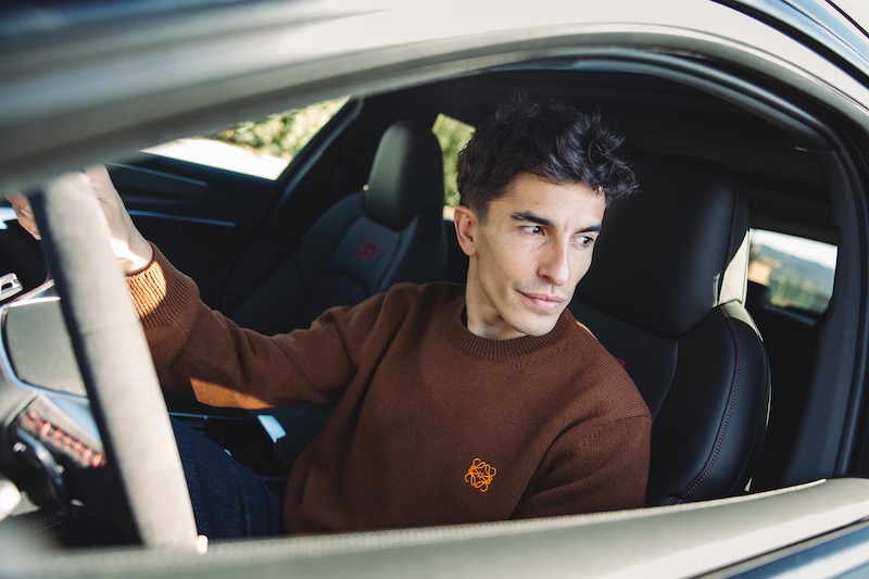 AudiSport-x-Marquez_al-volante Los hermanos Marc y Álex Márquez reciben sus nuevos RS 6 Avant firmados por Audi exclusive