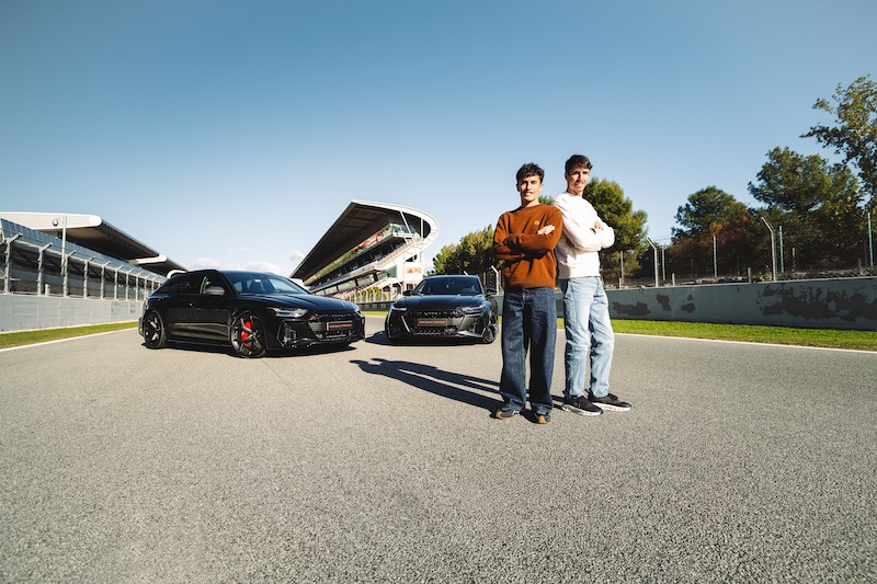 AudiSport-x-Marquez_posando Los hermanos Marc y Álex Márquez reciben sus nuevos RS 6 Avant firmados por Audi exclusive