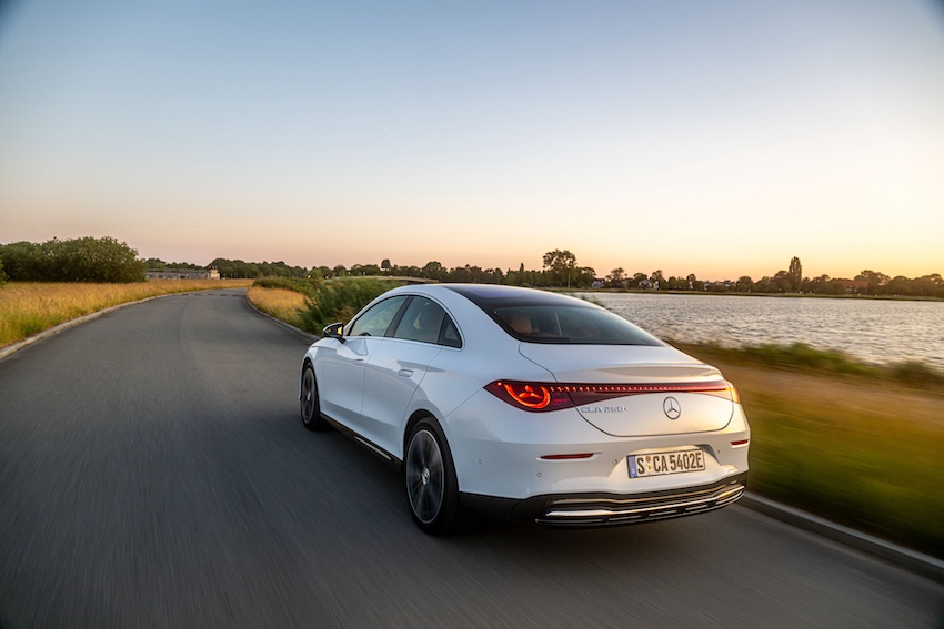 Mercedes-CLA-exterior-en-carretera El Mercedes-Benz CLA, elegido The Car of the Year 2026 en Europa