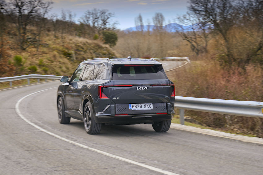 1KIA-EV5-PARTE-TRASERA Versátil y confortable: el Kia EV5 acerca el SUV eléctrico a un público más amplio