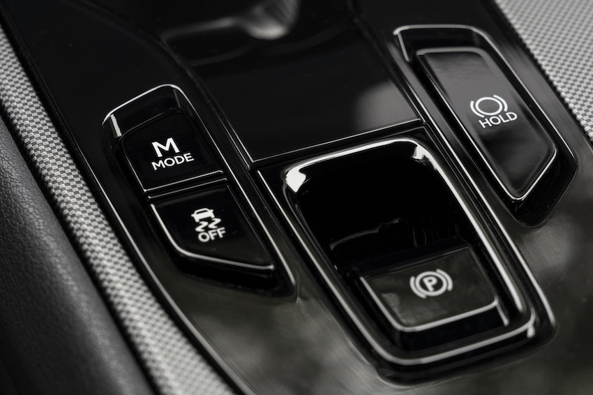 2025rzsonicplatinum067detail1-scaled-1 Lexus lleva la emoción al coche eléctrico con su sistema Interactive Manual Drive en el nuevo RZ 550e F SPORT