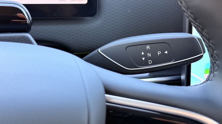 CAMBIO-AUTOMATICO-JAECCO-7 Probamos el JAECOO 7 SHS: el SUV híbrido enchufable que quiere sacudir el segmento