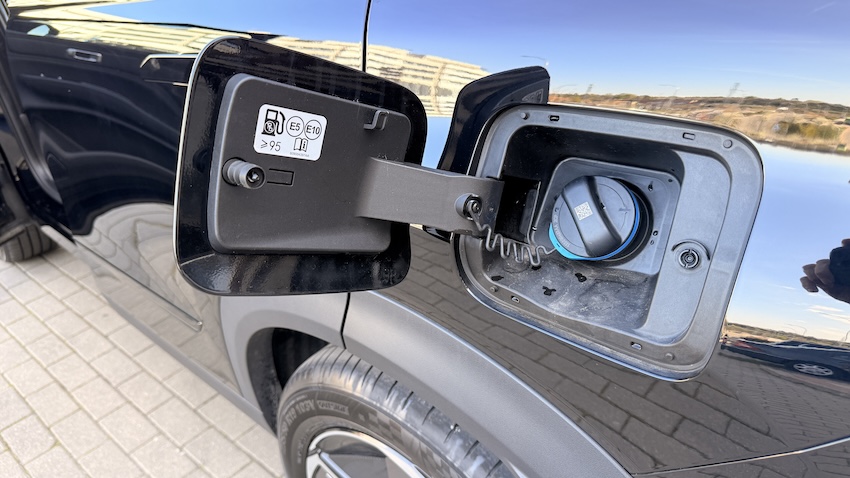 GASOLINA-JAECCO-7 Probamos el JAECOO 7 SHS: el SUV híbrido enchufable que quiere sacudir el segmento