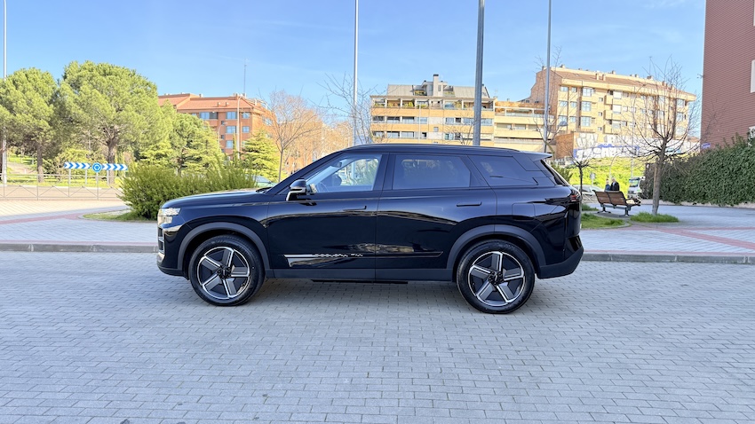 JAECCO-7-PERFIL Probamos el JAECOO 7 SHS: el SUV híbrido enchufable que quiere sacudir el segmento
