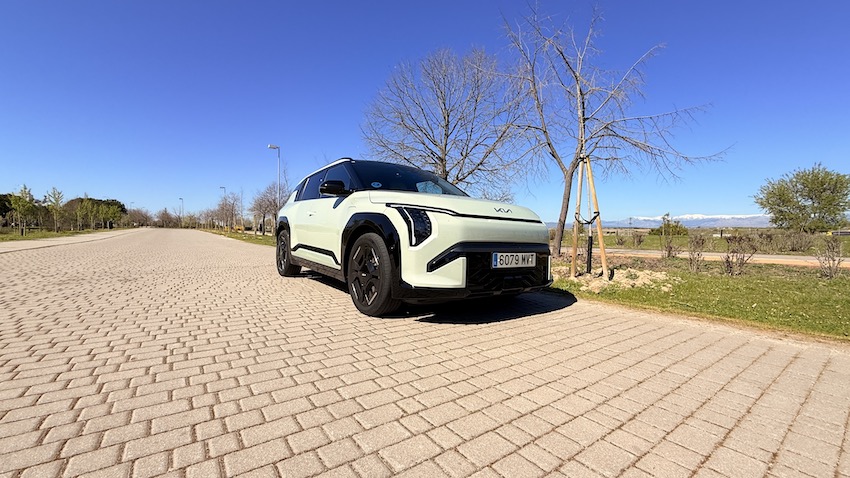 KIA-EV3-EN-EL-CAMPO Prueba Kia EV3 GT-Line 2025 — El SUV eléctrico compacto que acerca el futuro: 81,4 kWh, hasta 563 km WLTP y diseño rompedor