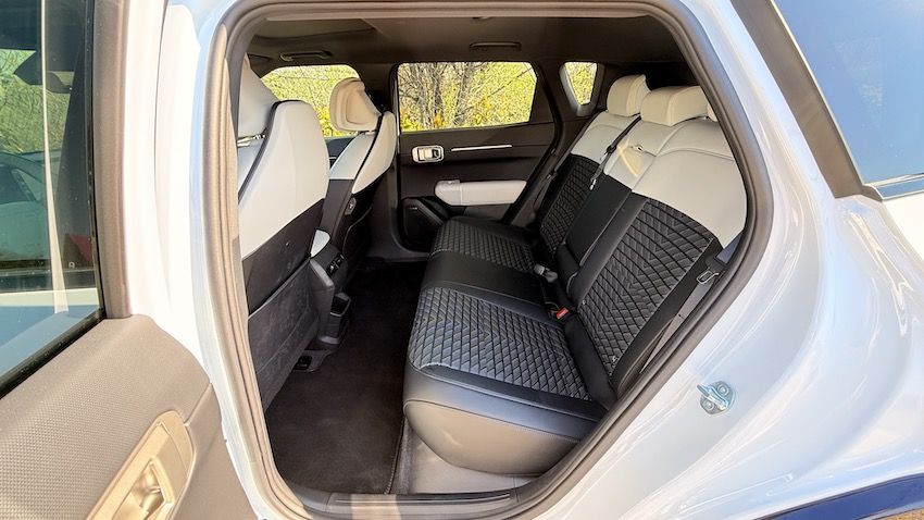 Kia-EV4-plazas-traseras Probamos el Kia EV4 GT-Line con Pack Luxury: el compacto eléctrico que convierte el diseño en su mejor argumento