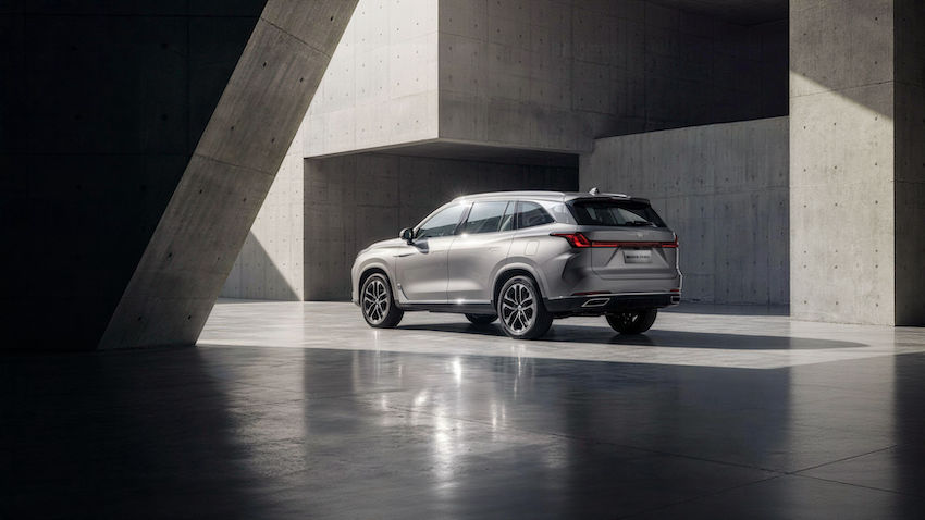 MG-S9-aparcado Nuevo MGS9 PHEV: el SUV de 7 plazas con etiqueta CERO que quiere poner patas arriba su segmento
