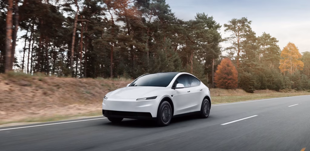 Model-Y-Standard-Hero-Desktop-EMEA-1024x500 Tesla Model Y vs BYD Seal U: ¿cuál es mejor SUV eléctrico?