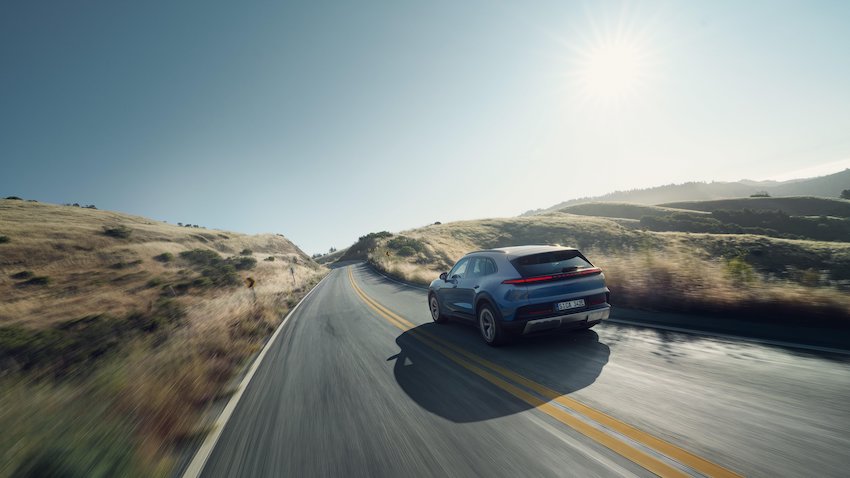 Porche-Cayenne-S-parte-trasera-en-carretera Porsche amplía su gama de SUV eléctricos con el nuevo Cayenne S Electric de 544 CV