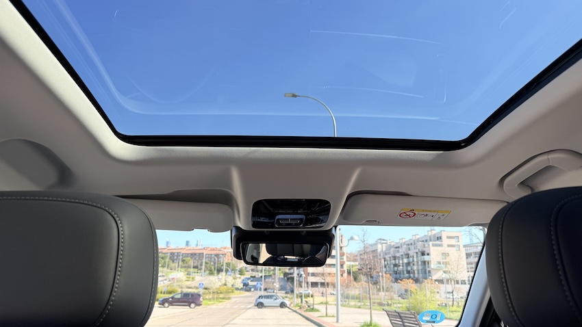 TECHO-SOLAR-JAECCO-7 Probamos el JAECOO 7 SHS: el SUV híbrido enchufable que quiere sacudir el segmento