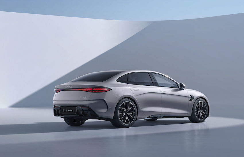 05、SEAL_LHD_Exterior_Right-Rear-65°_download_JPG_4096px El BYD SEAL se renueva con más espacio, más tecnología y un precio de partida de 34.455 euros