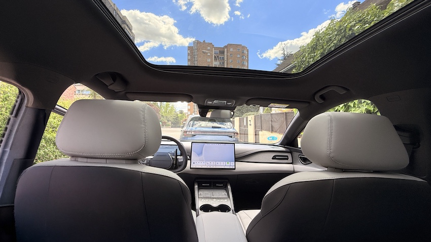 BYD-SEAL-6-TECHO-SOLAR Prueba BYD SEAL 6 DM-i Touring: el familiar híbrido enchufable que convierte la lógica en un argumento de compra muy serio