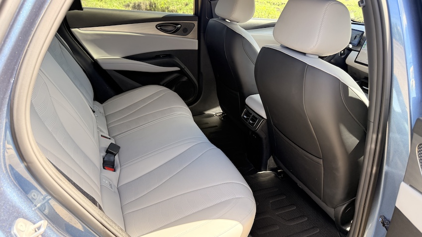 BYD-SEAL-6-asientos-traseros Prueba BYD SEAL 6 DM-i Touring: el familiar híbrido enchufable que convierte la lógica en un argumento de compra muy serio