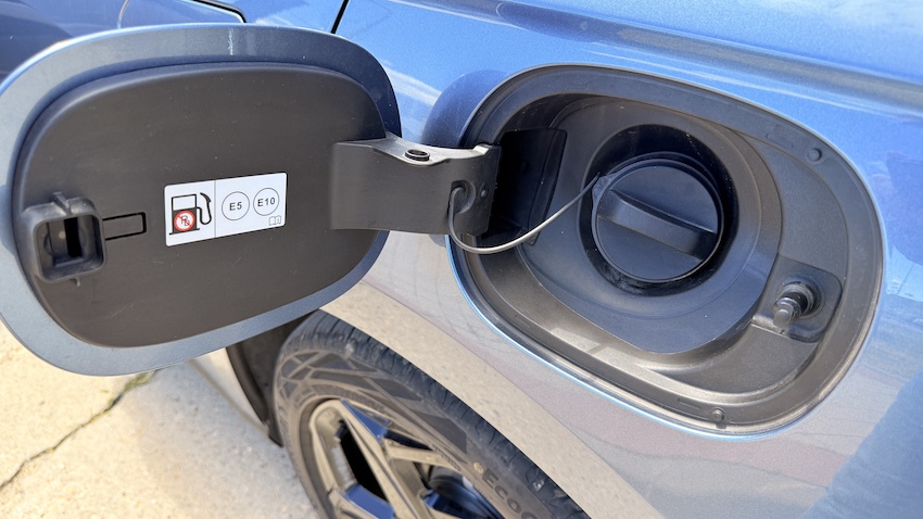 BYD-SEAL-6-deposito-gasolina Prueba BYD SEAL 6 DM-i Touring: el familiar híbrido enchufable que convierte la lógica en un argumento de compra muy serio