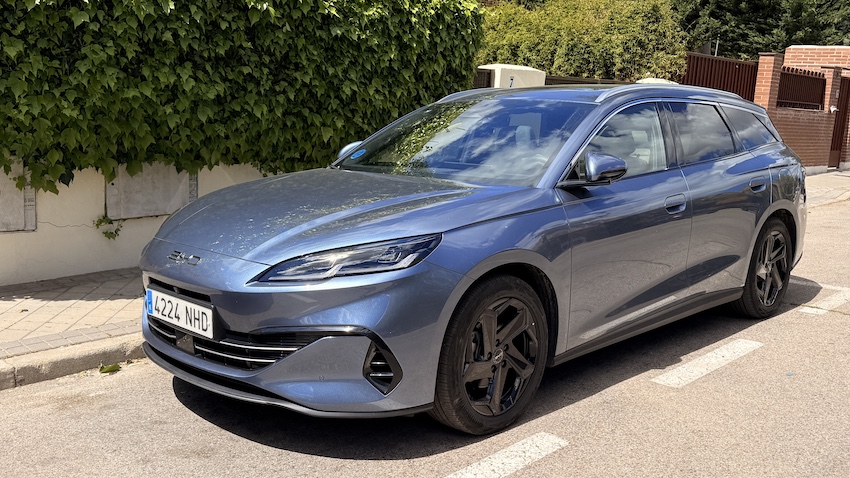 BYD-SEAL-6-en-ciudad Prueba BYD SEAL 6 DM-i Touring: el familiar híbrido enchufable que convierte la lógica en un argumento de compra muy serio