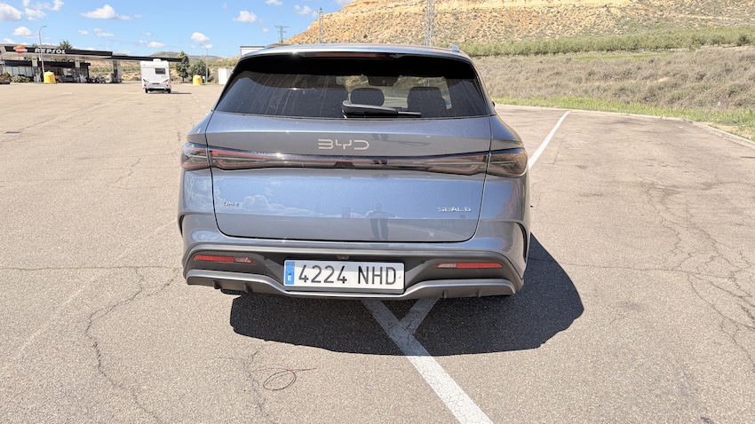 BYD-SEAL-6-parte-trasera Prueba BYD SEAL 6 DM-i Touring: el familiar híbrido enchufable que convierte la lógica en un argumento de compra muy serio