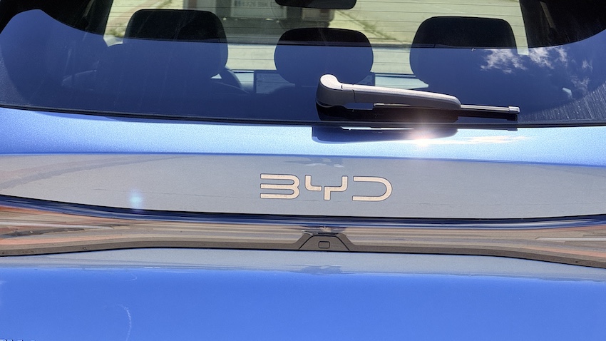 BYD-SEAT-6-ZAGA-LIMPIAPARABRISAS Prueba BYD SEAL 6 DM-i Touring: el familiar híbrido enchufable que convierte la lógica en un argumento de compra muy serio