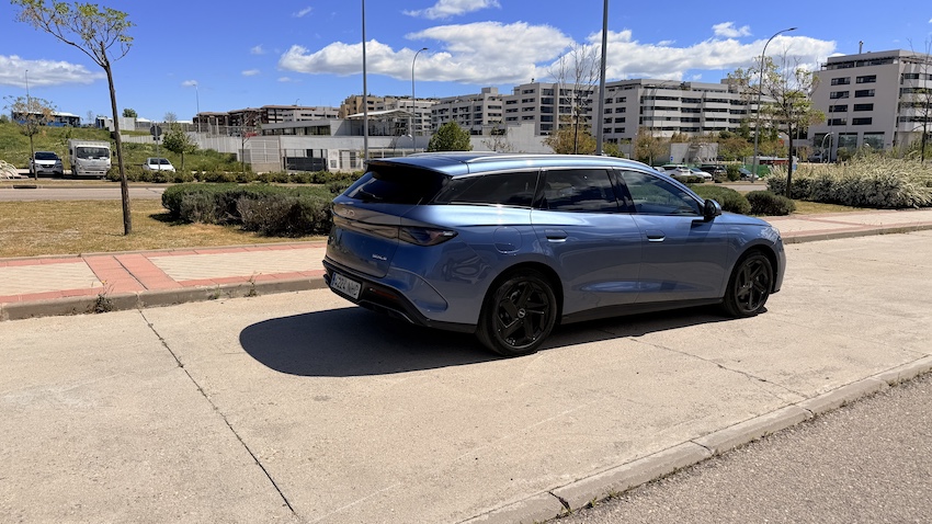 BYD-Seal-6-en-ciudad-zaga Prueba BYD SEAL 6 DM-i Touring: el familiar híbrido enchufable que convierte la lógica en un argumento de compra muy serio