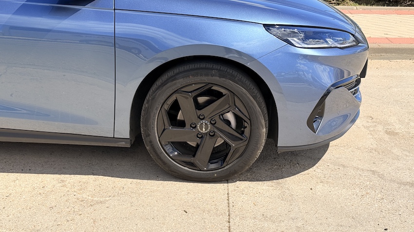 BYS-Seal-6-neumaticos Prueba BYD SEAL 6 DM-i Touring: el familiar híbrido enchufable que convierte la lógica en un argumento de compra muy serio