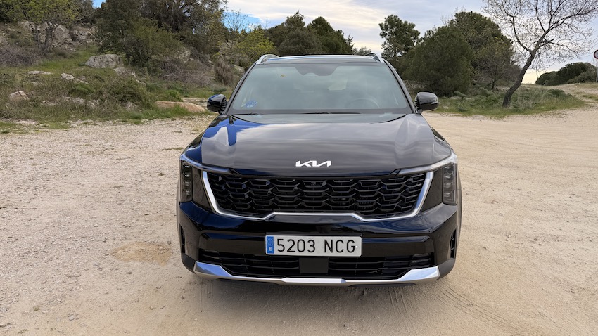 Kia-Sorento-frontal Probamos el Kia Sorento PHEV Emotion: el gran SUV enchufable que pone la lógica familiar al servicio del confort y la eficiencia