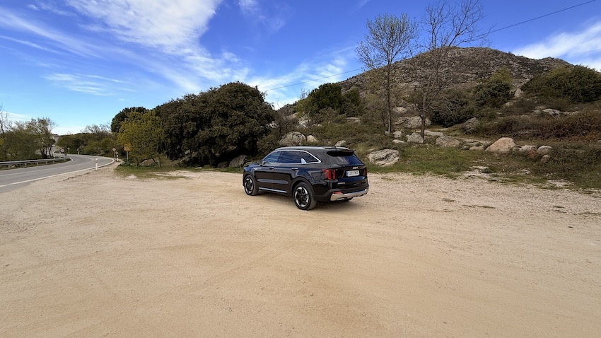 Kia-Sorrento-campo Probamos el Kia Sorento PHEV Emotion: el gran SUV enchufable que pone la lógica familiar al servicio del confort y la eficiencia