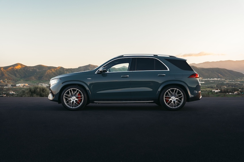 Mercedes-GLE-aparcado Los nuevos Mercedes-AMG GLE 53 4MATIC+ y GLE 53 HYBRID 4MATIC+ el rendimiento se encuentra con la eficiencia