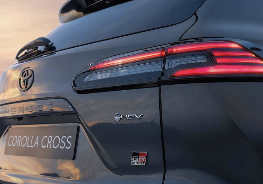 Toyota-Corolla-parte-trasera Comparativa: Toyota Corolla Cross vs Kia Sportage Hybrid