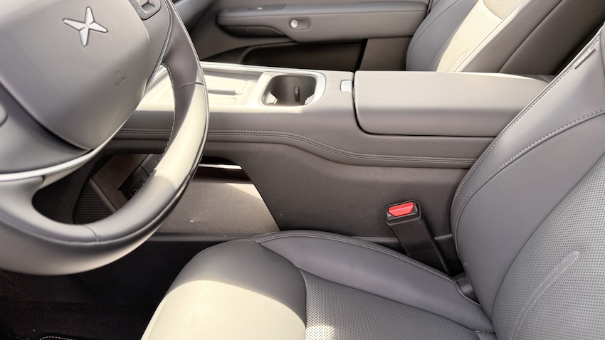 Xpeng-G6-consola-central Nuevo XPeng G6: mismo SUV coupé, mucho más serio cuando toca viajar