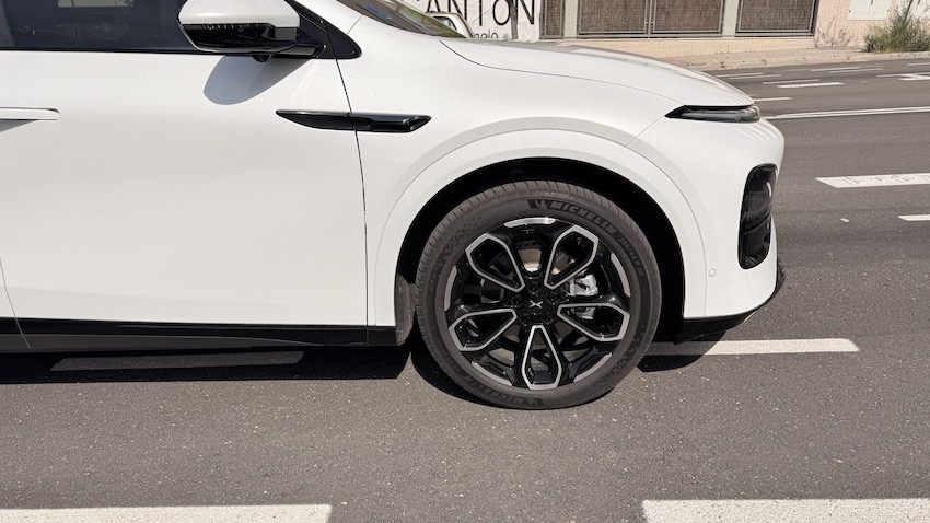 Xpeng-G6-neumaticos Nuevo XPeng G6: mismo SUV coupé, mucho más serio cuando toca viajar