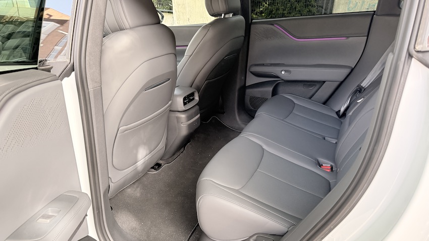 Xpeng-G6-plazas-traseras Nuevo XPeng G6: mismo SUV coupé, mucho más serio cuando toca viajar