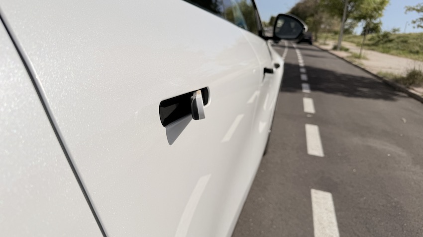 Xpeng-G6-tiradores-puertas Nuevo XPeng G6: mismo SUV coupé, mucho más serio cuando toca viajar
