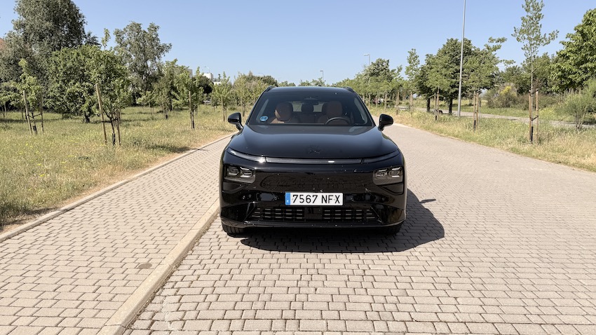 Xpeng-G9-frontal-de-lejos Prueba XPENG G9 AWD Performance: carga ultrarrápida