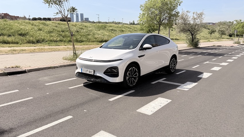 Xpeng-al-volante Nuevo XPeng G6: mismo SUV coupé, mucho más serio cuando toca viajar