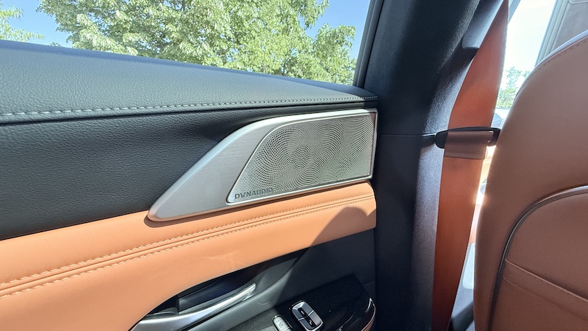 xpeng-altavoces-puertas Prueba XPENG G9 AWD Performance: carga ultrarrápida