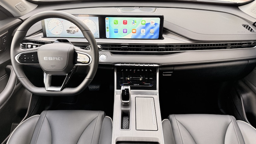 Ebro-s400-interior EBRO s400 HEV: el SUV urbano español que apuesta por la eficiencia híbrida, la tecnología y una dotación muy completa