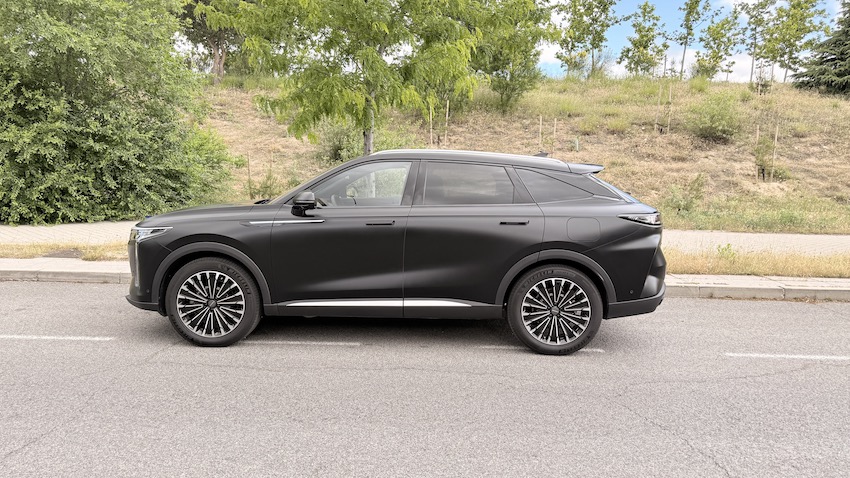 OMODA-9-LATERAL Omoda 9 PHEV AWD: el SUV híbrido enchufable que quiere jugar en terreno premium