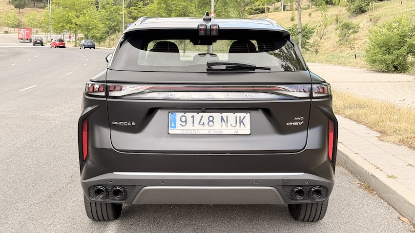 OMODA-9-TRASERA Omoda 9 PHEV AWD: el SUV híbrido enchufable que quiere jugar en terreno premium