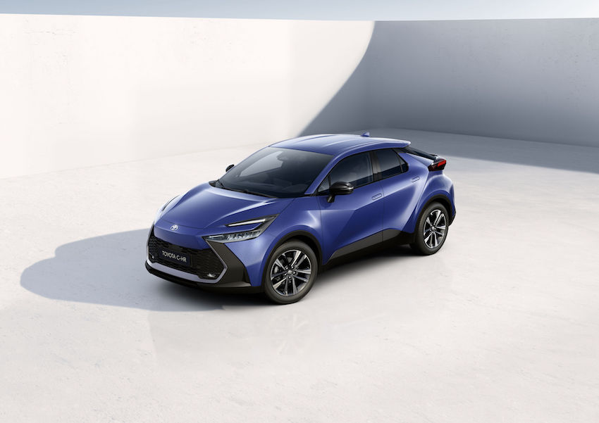 toyotac-hrazulroyal-diagonal Los SUV híbridos que menos consumen realmente en 2026