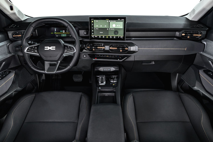 Striker-4x4_Interieur©AdrienCortesi-2.jpg Nuevo Dacia Striker: el crossover que combina lo mejor de un SUV, un familiar y una berlina desde menos de 25.000 euros