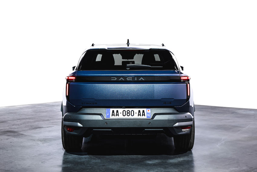 Striker-4x4©AdrienCortesi-8.jpg Nuevo Dacia Striker: el crossover que combina lo mejor de un SUV, un familiar y una berlina desde menos de 25.000 euros