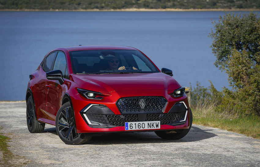 Clio_full_hybrid_E-Tech_rojo Renault Clio VI: el utilitario con etiqueta ECO que se adapta a cada conductor