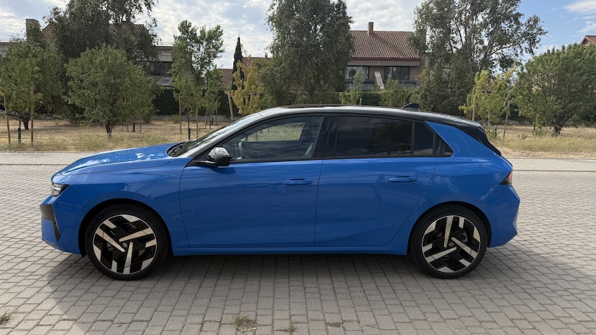 IMG_3868 Prueba Opel Astra GS Electric 156 CV: un eléctrico que convence más por su equilibrio que por sus cifras