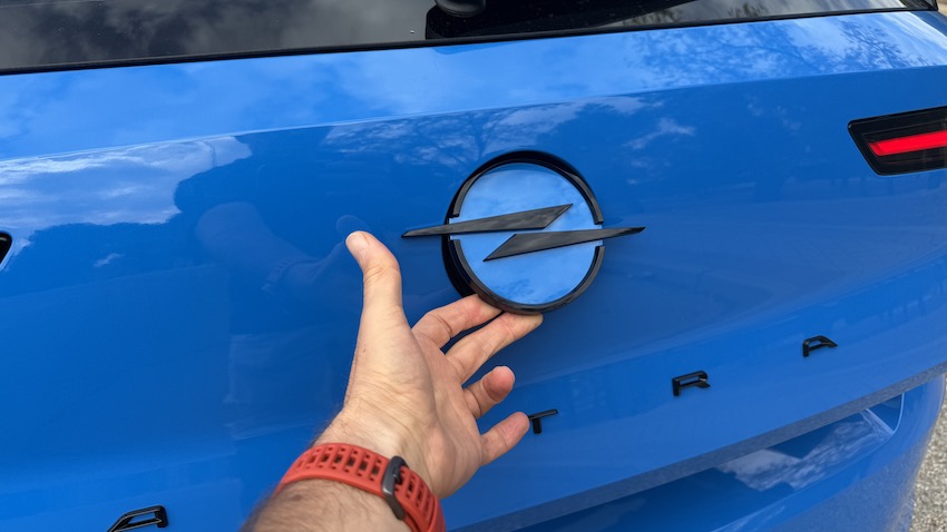 Opel-Astra-GS-Electric-156-CV-apertura-porton-trasero Prueba Opel Astra GS Electric 156 CV: un eléctrico que convence más por su equilibrio que por sus cifras