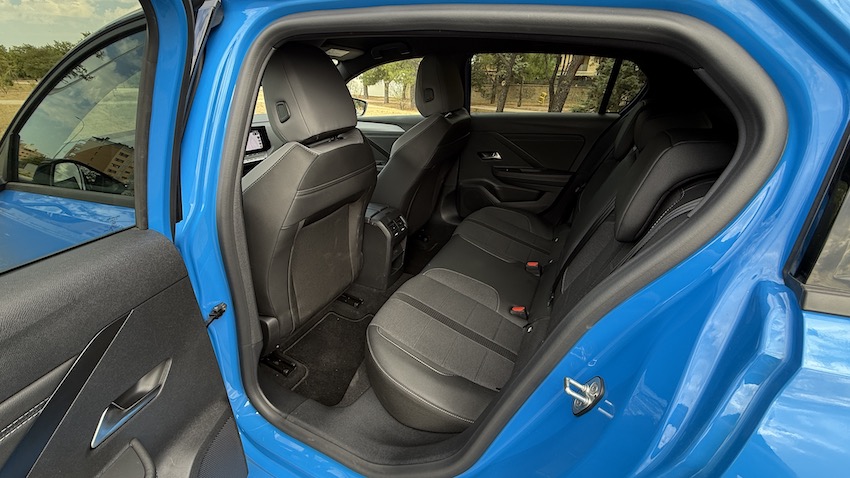 Opel-Astra-GS-Electric-156-CV-asientos-traseros Prueba Opel Astra GS Electric 156 CV: un eléctrico que convence más por su equilibrio que por sus cifras