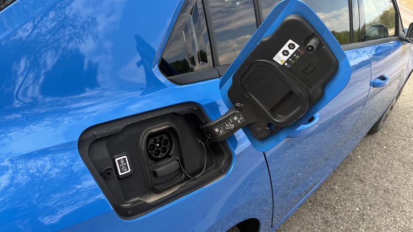 Opel-Astra-GS-Electric-156-CV-carga-bateria Prueba Opel Astra GS Electric 156 CV: un eléctrico que convence más por su equilibrio que por sus cifras