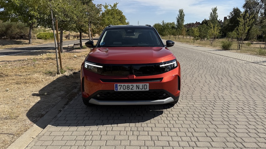 Opel-Frontea-de-frente Prueba Opel Frontera GS Electric Extended Range 54 kWh: espacio, sencillez y 408 km de autonomía