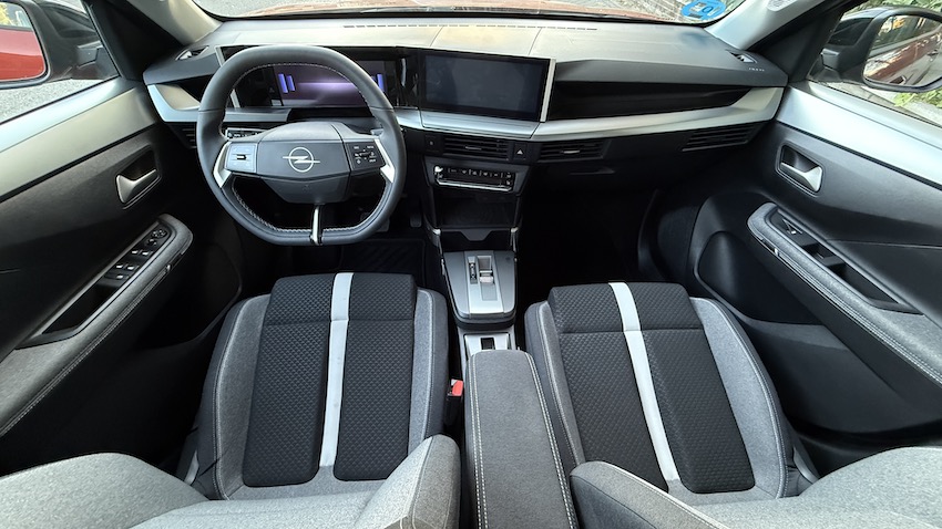 Opel-Frontera-interior Prueba Opel Frontera GS Electric Extended Range 54 kWh: espacio, sencillez y 408 km de autonomía